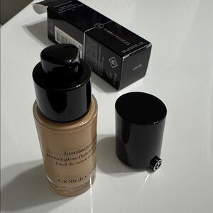 Giorgio Armani luminous silk, perfect glow flawless foundation shade 4.5